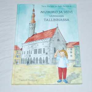 Taru Hurme ja Auli Heinävä Mummo ja Viivi vanhassa Tallinnassa